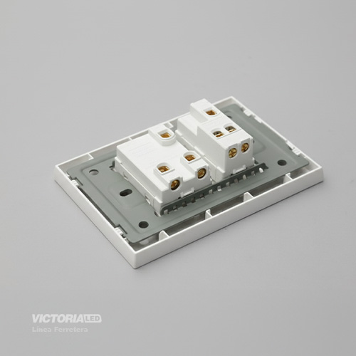 MIXTO INTERRUPTOR + TOMACORRIENTE 16A 125/250V PC BLANCO 10U/C